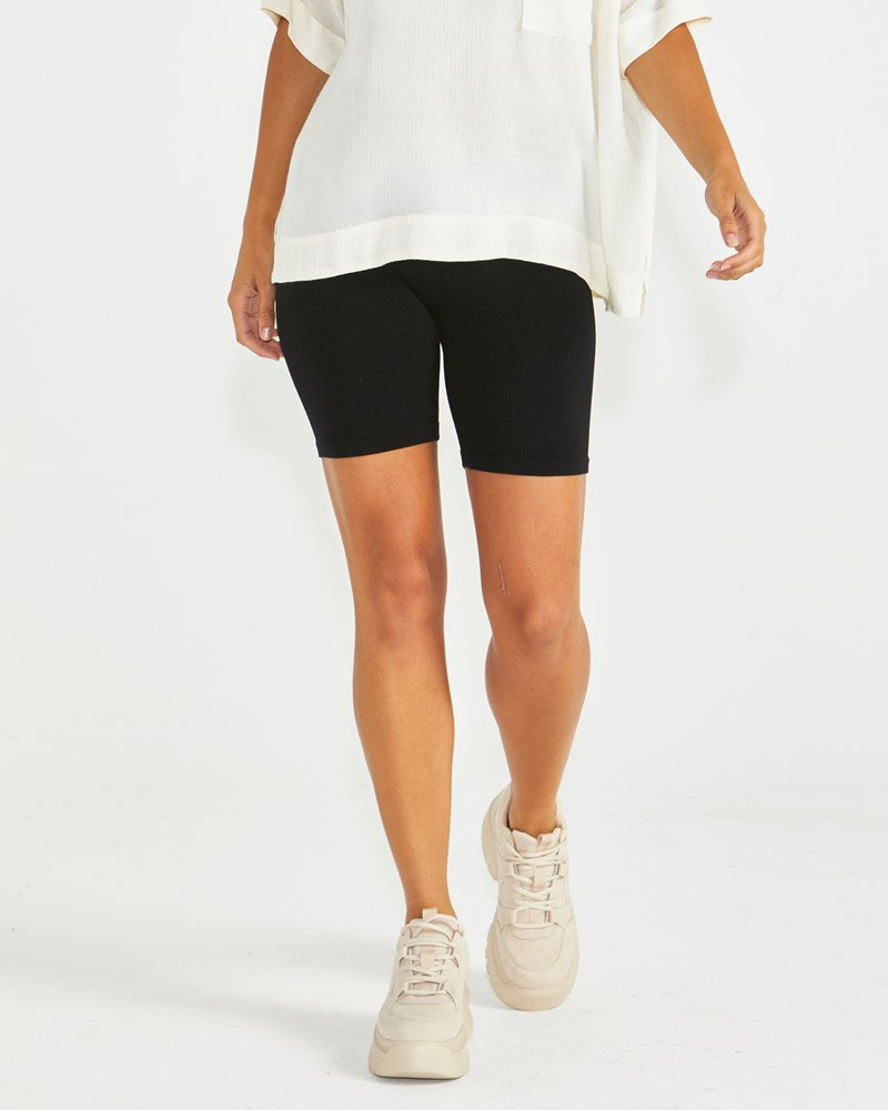STORMI SEAMFREE SHORTS - BLACK