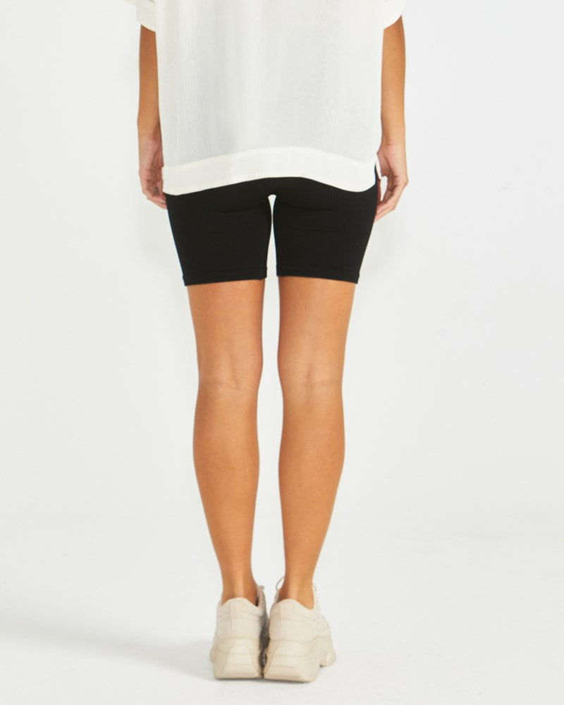 STORMI SEAMFREE SHORTS - BLACK