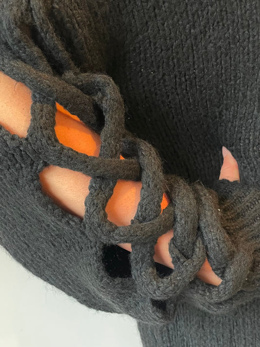 Plait Sleeve Knit -Black