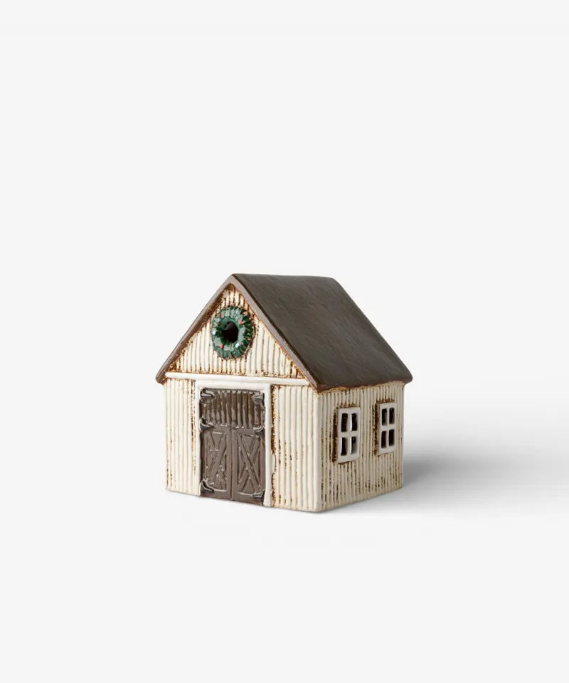 Nordgard Stable with Wreath
YA0098