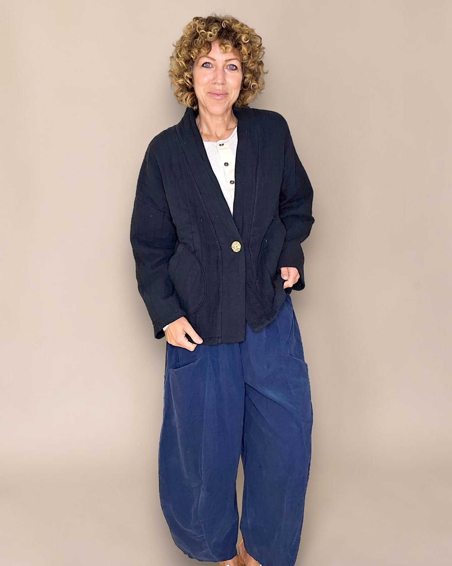 BLACK COTTON GAUZE KIMONO-GOLD BUTTON