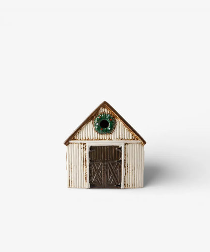 Nordgard Stable with Wreath
YA0098