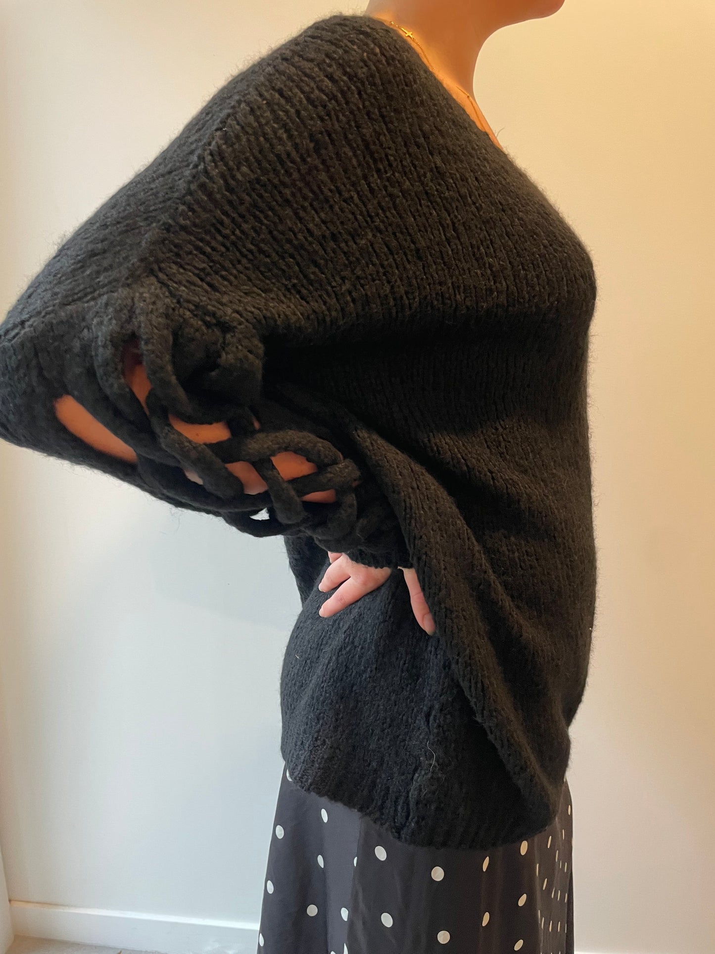 Plait Sleeve Knit -Black