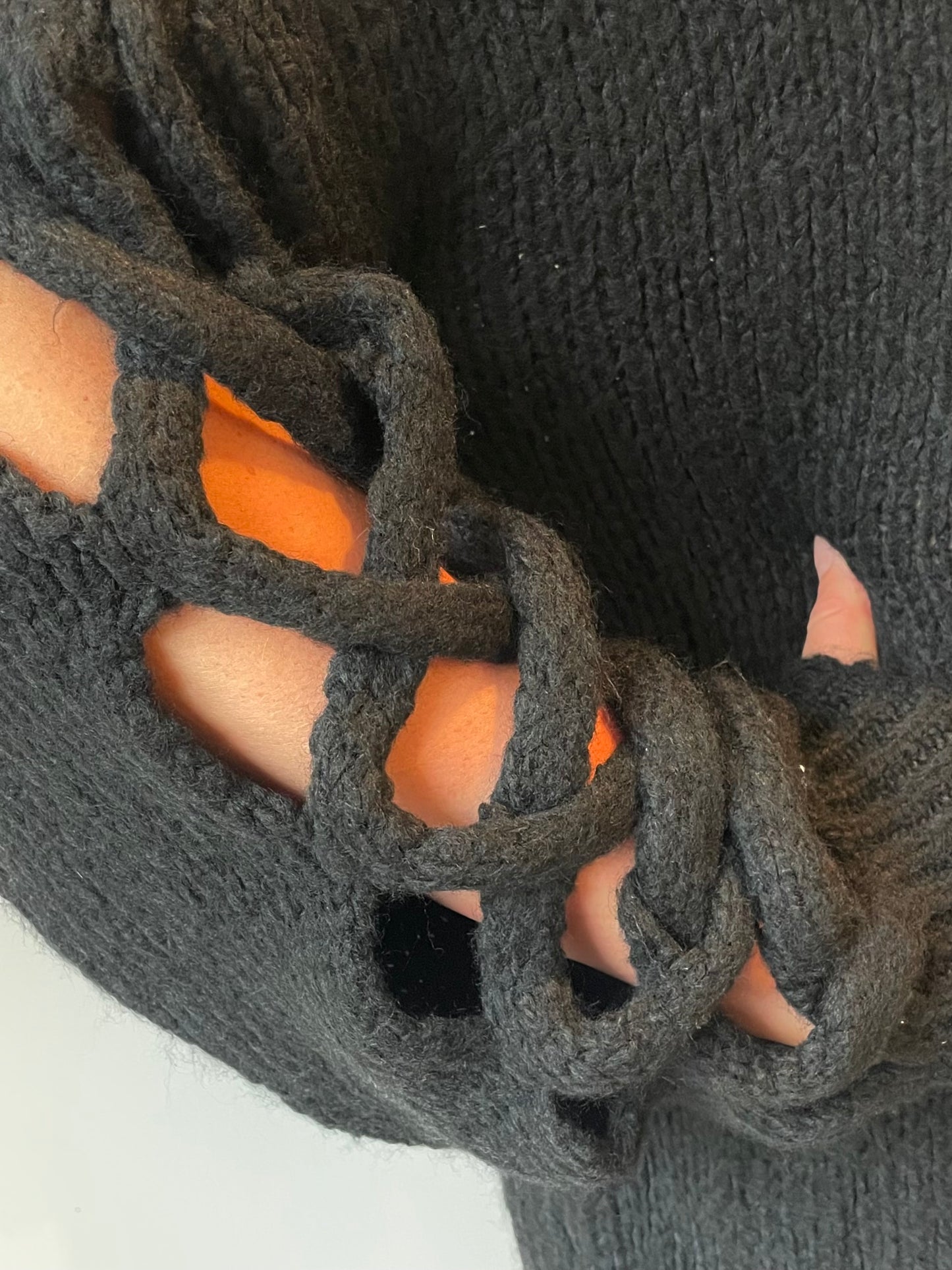 Plait Sleeve Knit -Black