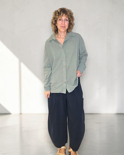 BLACK CORDUROY BARREL PANTS
