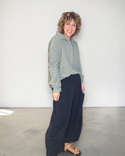 BLACK CORDUROY BARREL PANTS