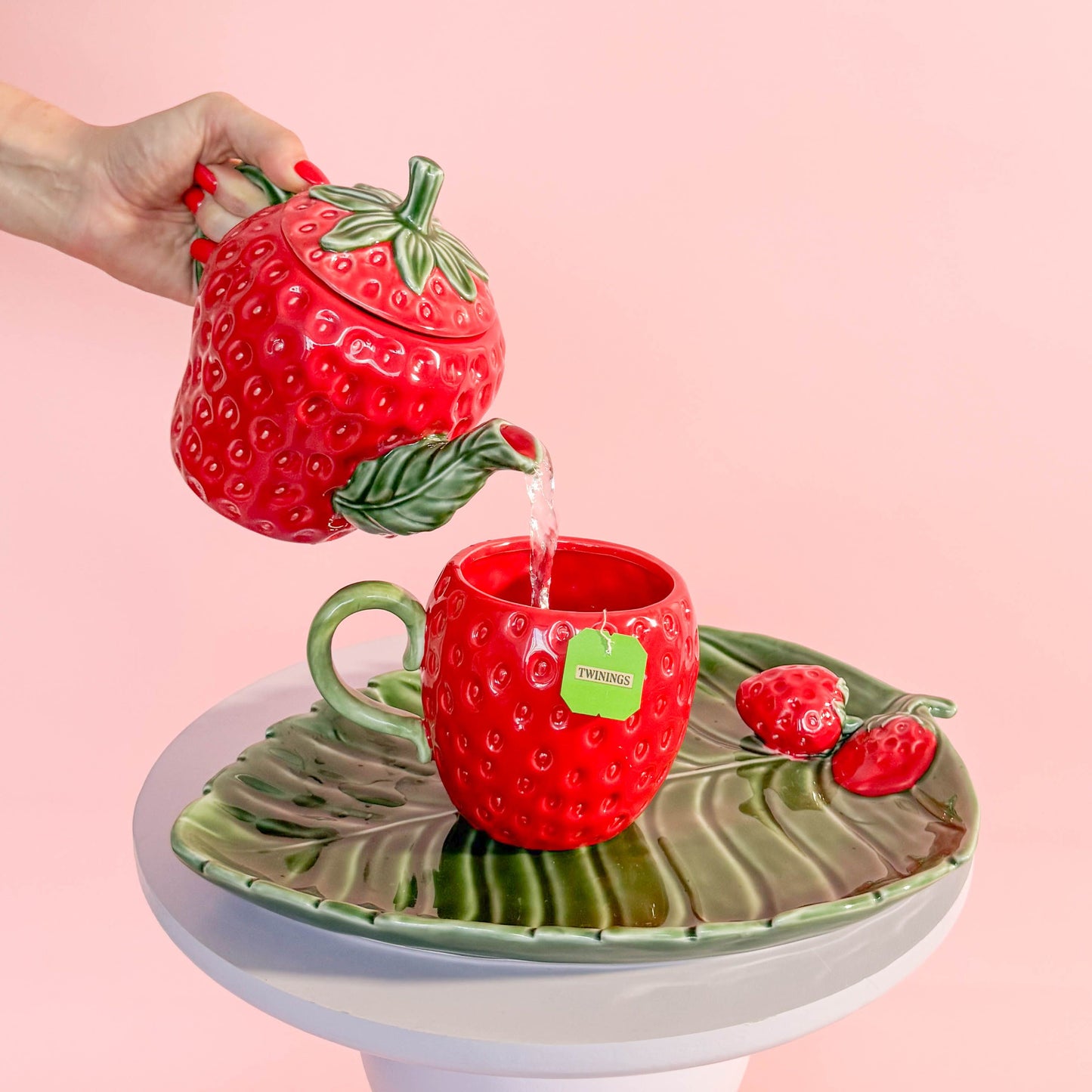 Strawberry Teapot Red 15cm