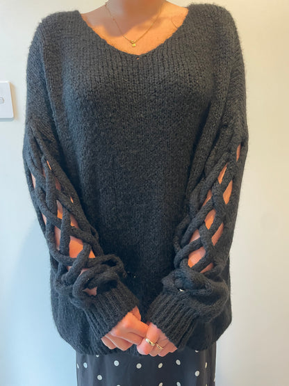 Plait Sleeve Knit -Black