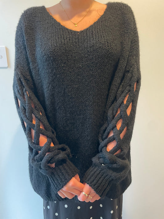 Plait Sleeve Knit -Black
