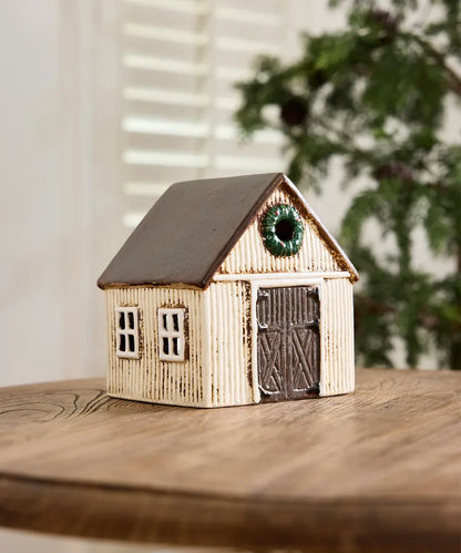 Nordgard Stable with Wreath
YA0098
