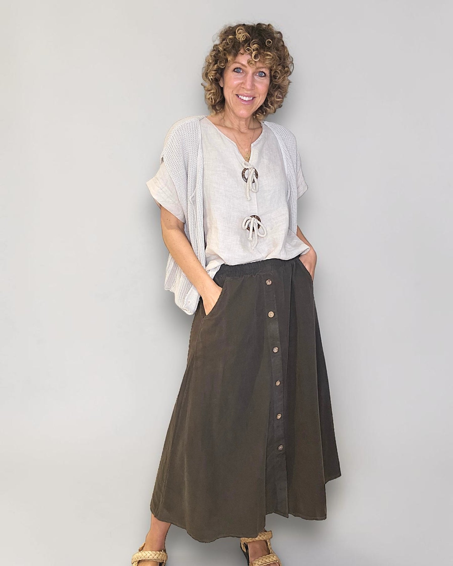 COFFEE MIDI CORDUROY BUTTON SKIRT