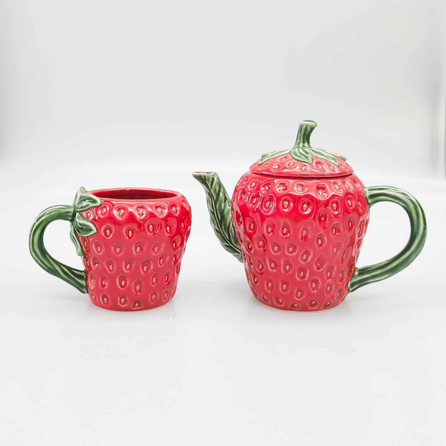 Strawberry Teapot Red 15cm