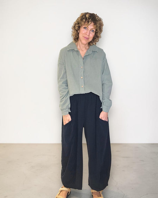 BLACK CORDUROY BARREL PANTS